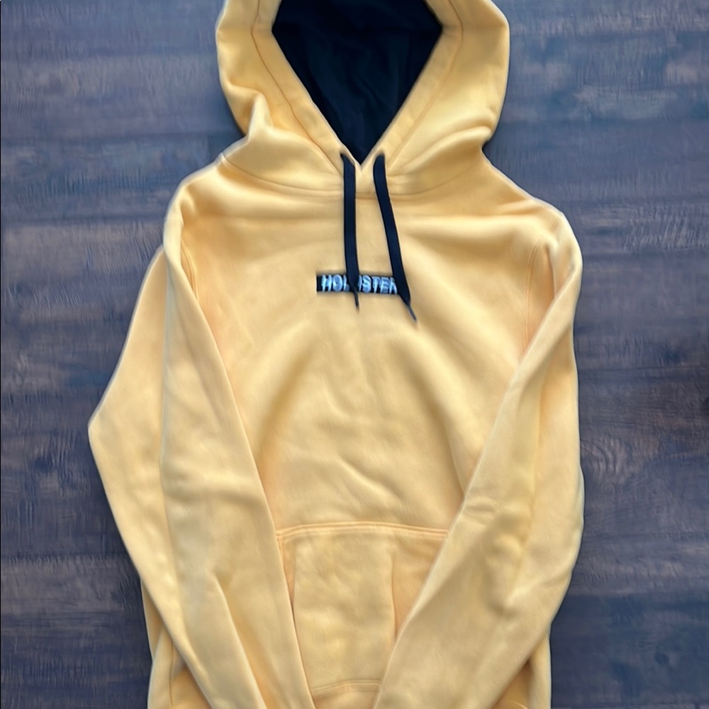 Hollister Men's Yellow Hoodie